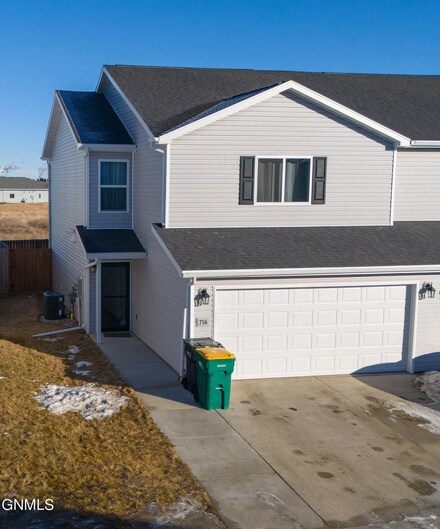 716 Hillcrest Dr SE, Mandan, ND 58554