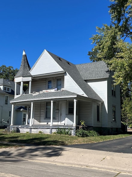 109 E Chamberlin St, Dixon, IL 61021