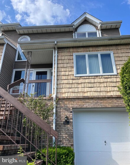 34 Edgefield Dr, Morris Plains, NJ 07950