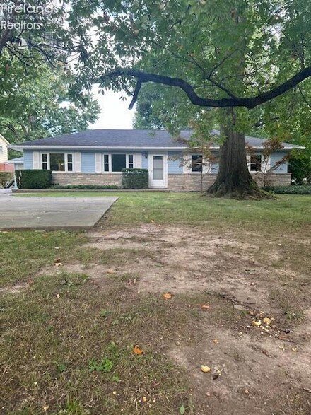 300 Riverside Dr, Tiffin, OH 44883