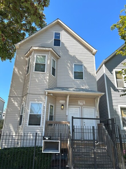 4528 S Hermitage Ave, Chicago, IL 60609