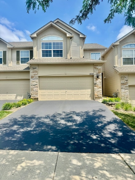 1676 Fredericksburg Ln, Aurora, IL 60503