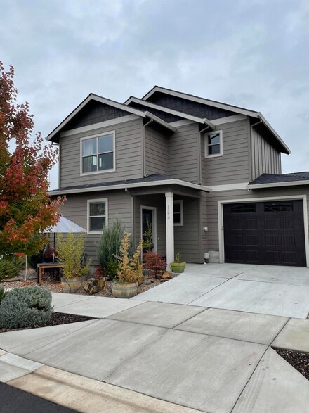 122 William Way, Talent, OR 97540