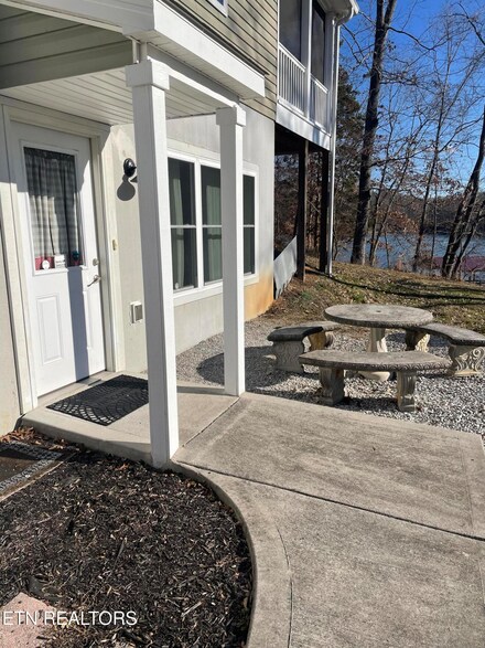 426 Lakecrest Dr Unit B, Harriman, TN 37748