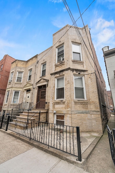 30-53 23rd St, Long Island City, NY 11102