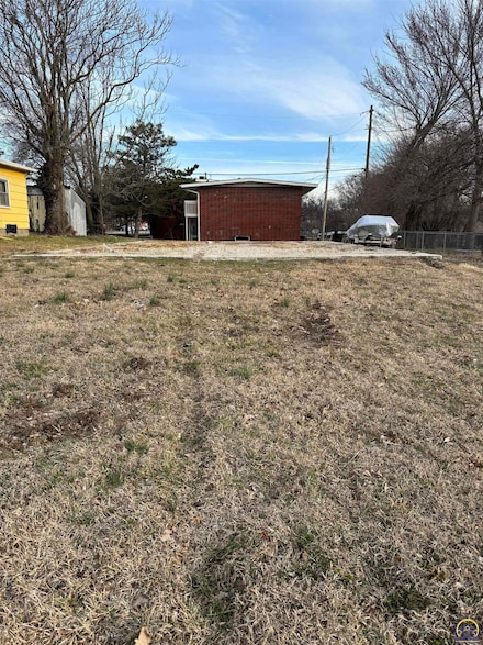 712 E 9th Ave, Emporia, KS 66801