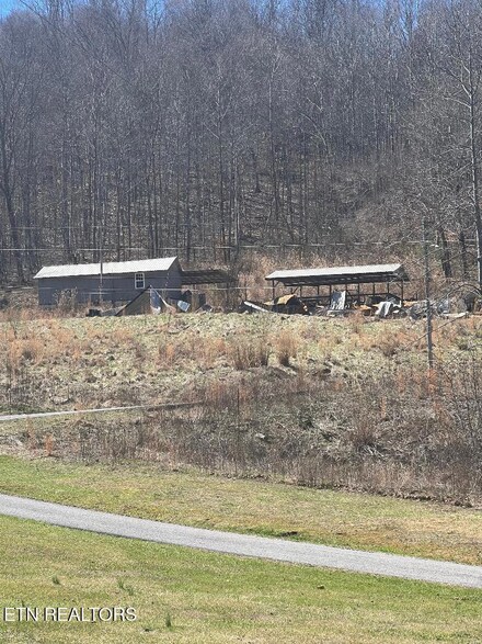 591 Sutty Hollow Rd, Frakes, KY 40940