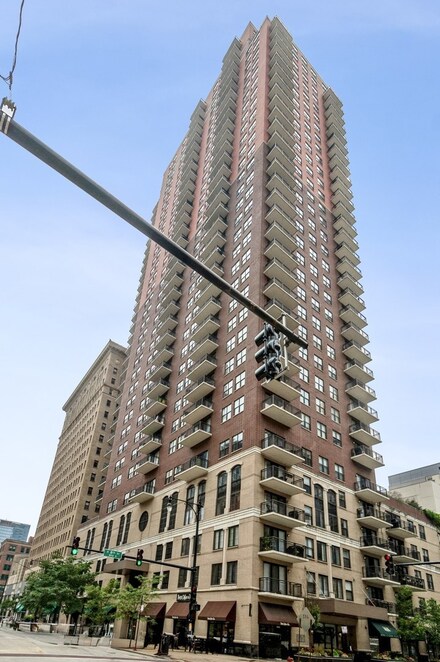 41 E 8th St Unit 2C, Chicago, IL 60605