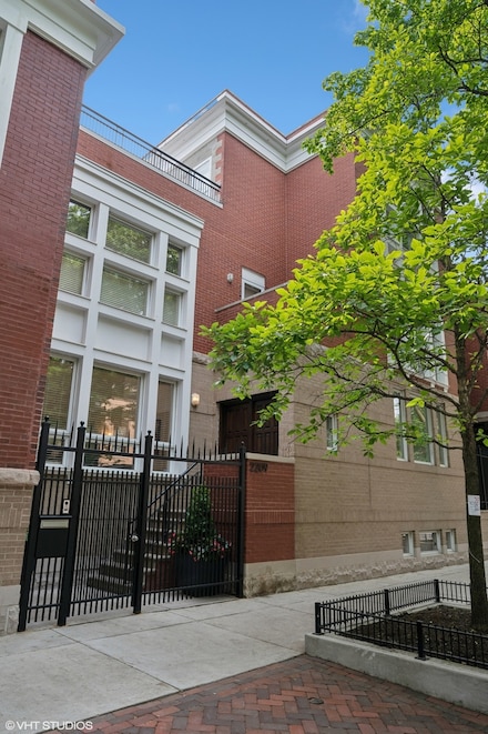 2209 N Seminary Ave, Chicago, IL 60614