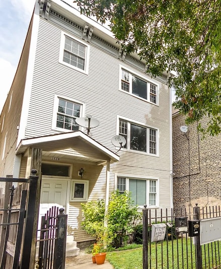 1528 W Huron St Unit 3, Chicago, IL 60642