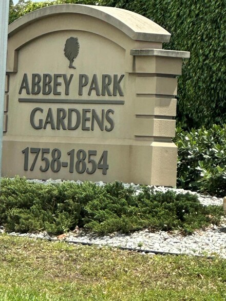 1806 Abbey Rd Unit 203D, West Palm Beach, FL 33415