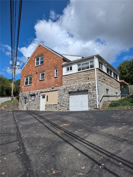 2225 Swallow Hill Rd, Pittsburgh, PA 15220