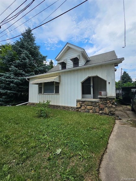59550 10 Mile Rd, South Lyon, MI 48178