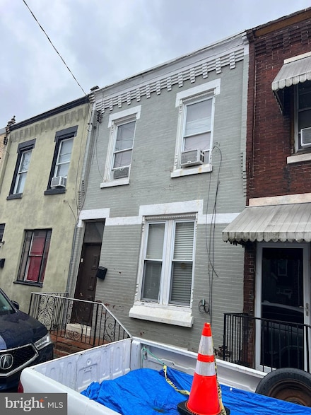2106 Earp St, Philadelphia, PA 19146
