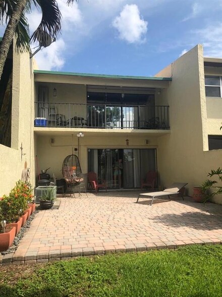 8751 Gatehouse Rd Unit 4, Plantation, FL 33324