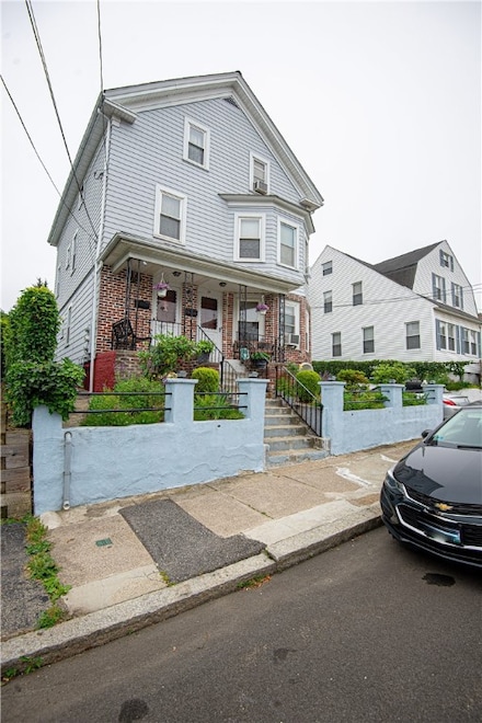 62 4th St Unit 64, East Providence, RI 02914
