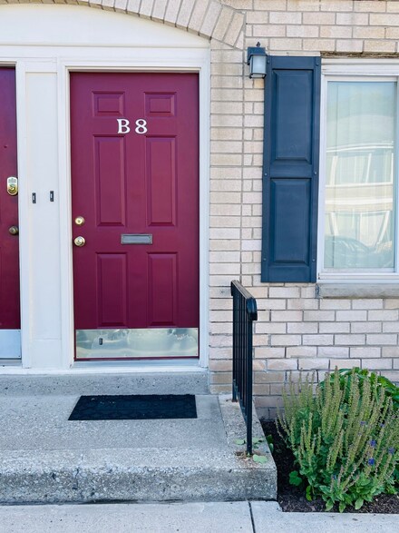 250 Beechwood Ave Unit B8, Poughkeepsie, NY 12601