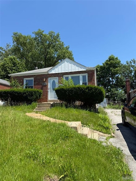 8342 Willett Ave, Saint Louis, MO 63136