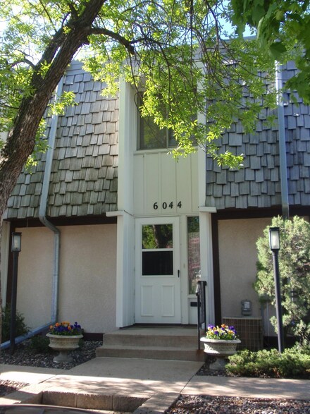 6044 Golden Valley Rd, Golden Valley, MN 55422