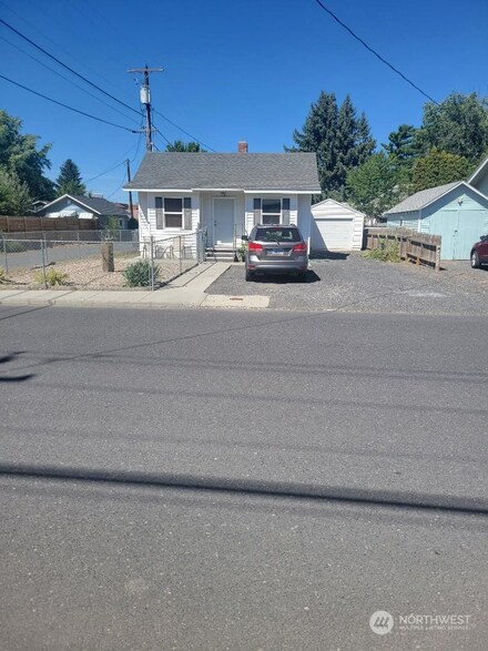 321 3rd Ave NW, Ephrata, WA 98823