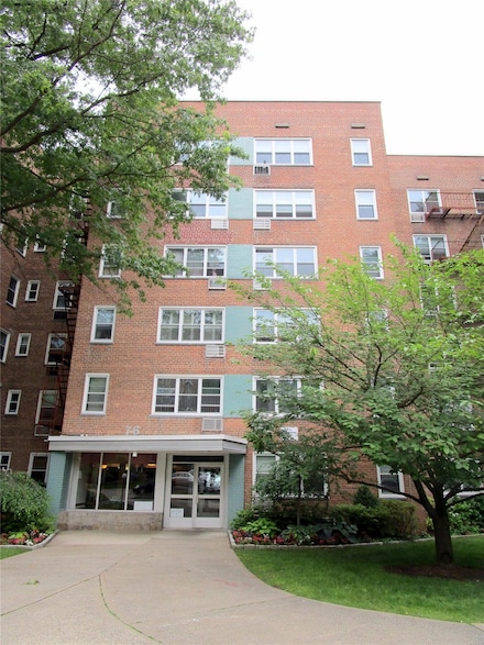 76 Dehaven Dr Unit 6B, Yonkers, NY 10703