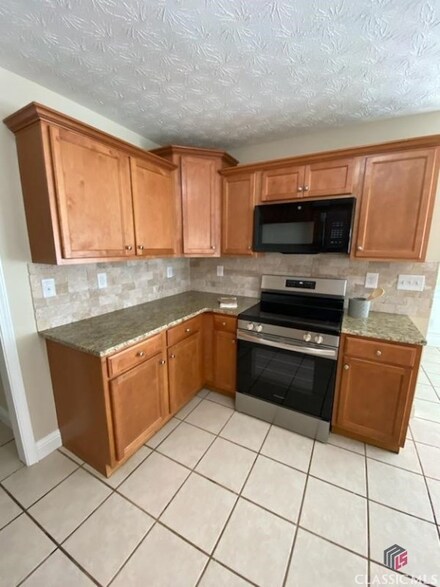 365 Pine Ridge Cir, Winterville, GA 30683