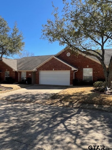5401 Hollytree Dr, Tyler, TX 75703