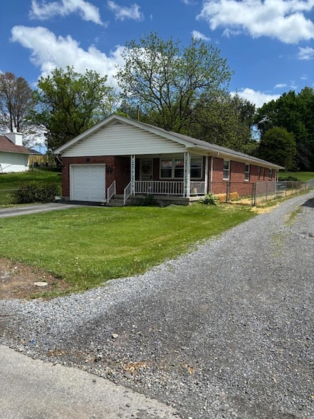 110 Harvey Ave, Oak Hill, WV 25901
