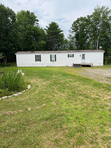 85 Main St, Detroit, ME 04929