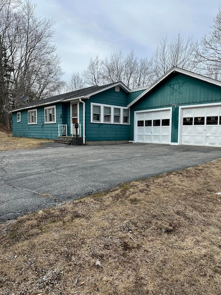 19 Guzzle Rd, Gouldsboro, ME 04607