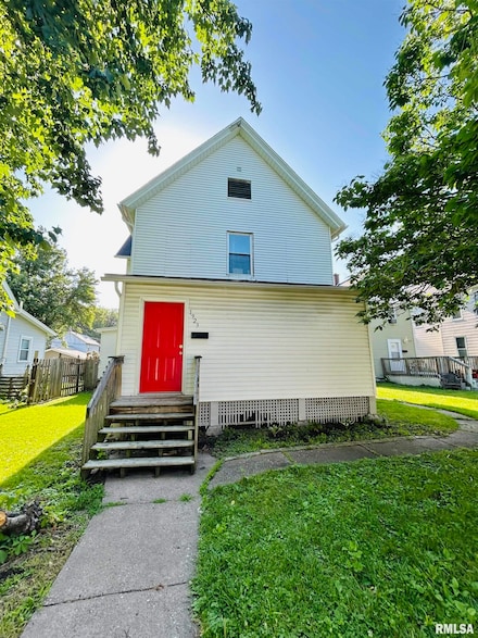 1923 Pershing Ave, Davenport, IA 52803