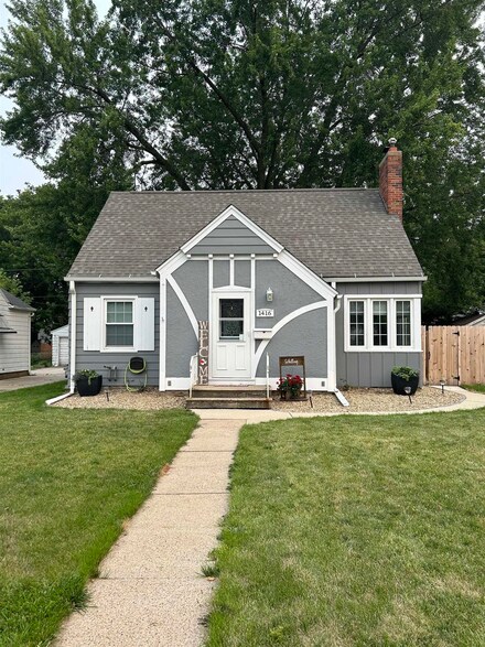 1416 Bertch Ave, Waterloo, IA 50702