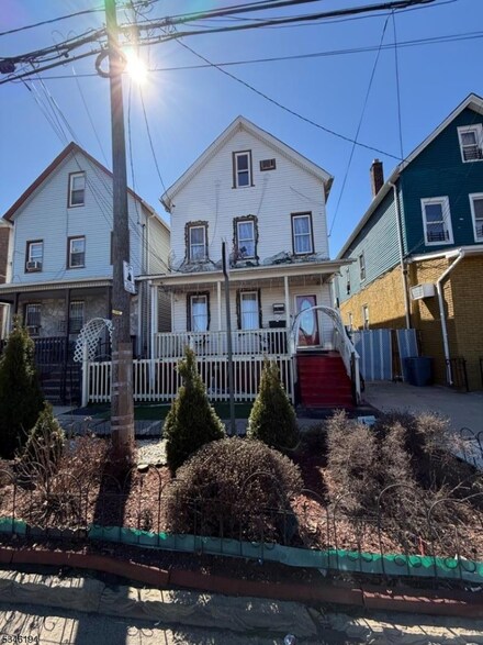 746 Trumbull St, Elizabeth, NJ 07201