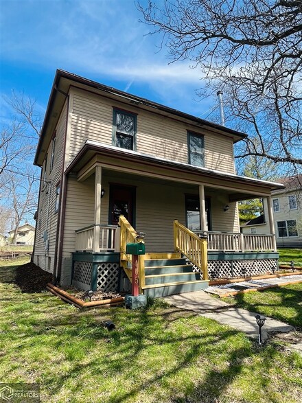 405 E Lowe Ave, Fairfield, IA 52556