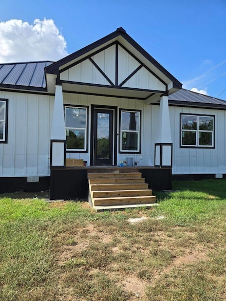 1525 Waco St, Gonzales, TX 78629
