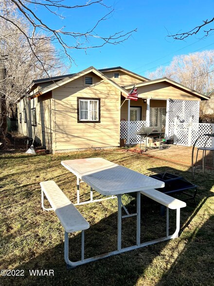 17 W Apache Dr, Springerville, AZ 85938