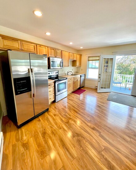 18 Hilltop Dr Unit 18, Rockport, ME 04856