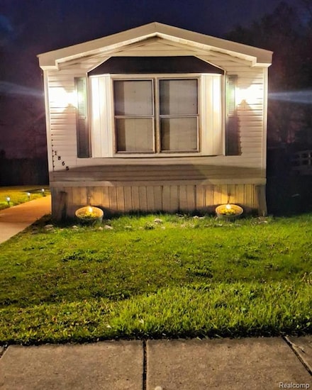 1865 Morningstar Ave, Kimball, MI 48074