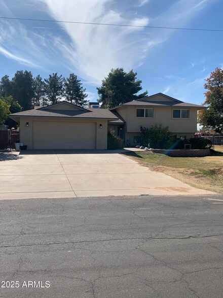 4327 W Waltann Ln, Glendale, AZ 85306