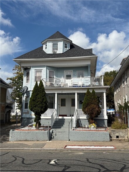 91 Lenox Ave, Providence, RI 02907