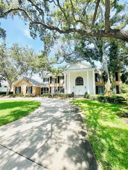 7315 Hunt Club Ln, Seminole, FL 33776