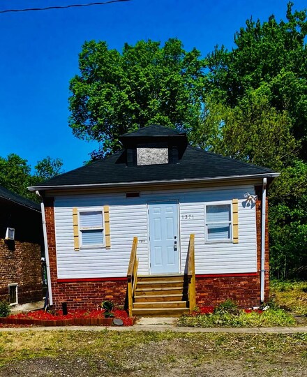 1371 Fillmore St, Gary, IN 46407