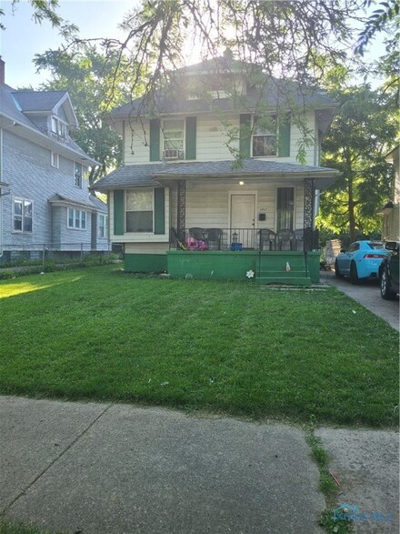 2712 Glenwood Ave, Toledo, OH 43610