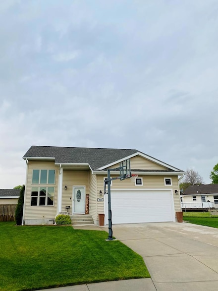 916 Joey Cir, Grand Island, NE 68803