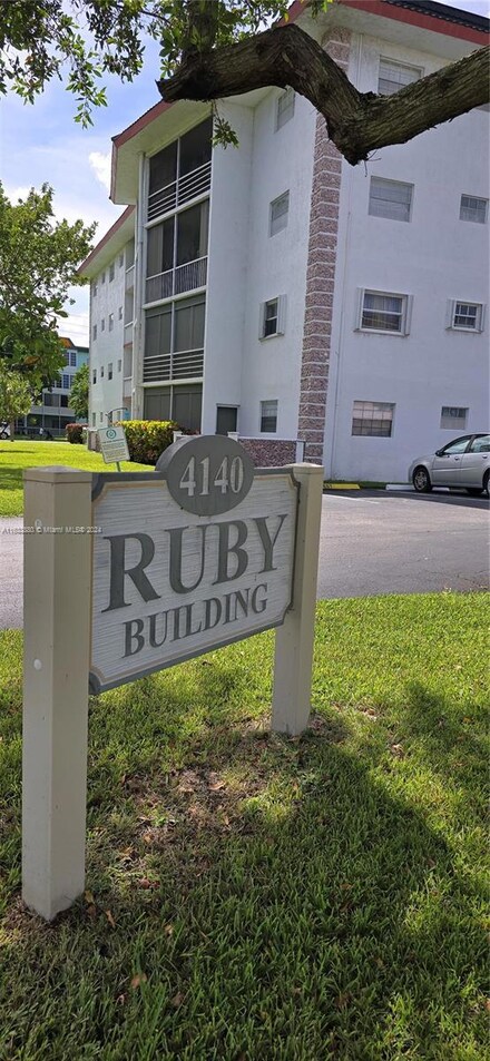 4140 NW 44th Ave Unit 204, Lauderdale Lakes, FL 33319