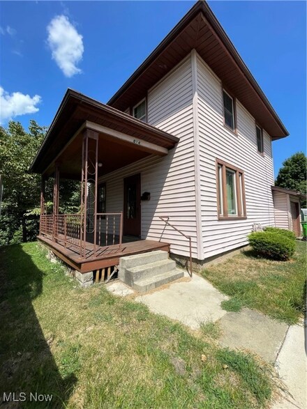 814 Grandview Ave, Coshocton, OH 43812