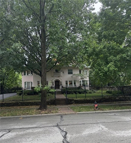4600 Charlotte St, Kansas City, MO 64110