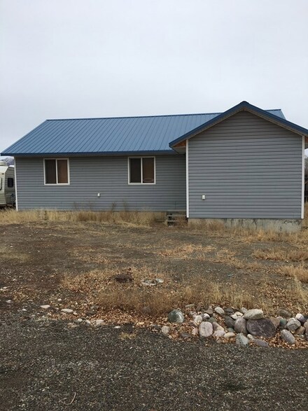 721 S 11th St, Challis, ID 83226