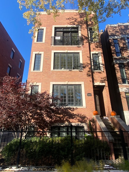 3716 N Kenmore Ave Unit 1, Chicago, IL 60613