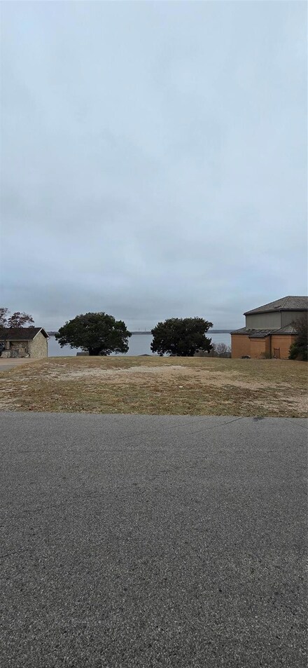 4117 Crescent Dr, Granbury, TX 76049
